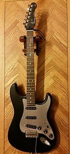2016 WR Guitars C-Lest Stratocaster Matte Black And Black Tweed Fender Case