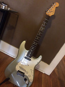 American Fender Stratocaster with hard case 90s