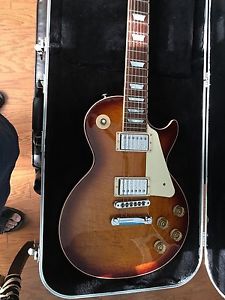 Excellent GIBSON 2015 LES PAUL STANDARD ELECTRIC GUITAR ORIGINAL STRINGS ON IT