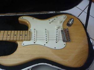 2000 Fender American Stratocaster Natural Ash hardshell case Like New