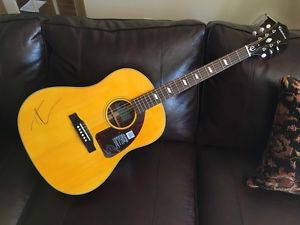 Guitar Signed By Tim McGraw And Authentic Documents
