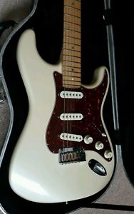 FENDER USA AMERICAN DELUXE STRATOCASTER 2003/4 With Fender Case