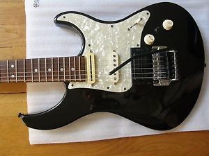 Yamaha 921 Strat style near top of line Pacifica, locking Floyd style whammy WOW
