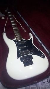 Ibanez electric guitar,1988 model,serial number P907633 with case