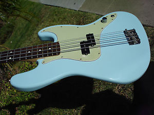 Fender Mark Hoppus Bass Daphne Sonic Blue with Fender Hardshell Case