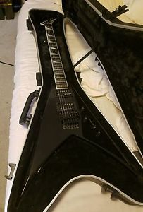 jackson KV2 king V electric guitar black w/custom hardshell case