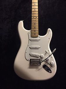 Fender Standard Strat electric guitar MIM Mex white, maple 014-4602-580