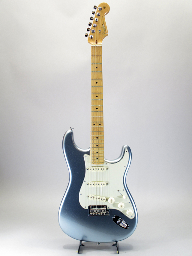 Fender: Electric Guitar American Deluxe Strat Plus MIB USED