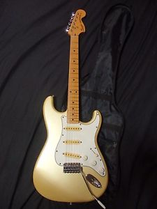 1982-84 Vintage Fender VINTAGE JV Japan Stratocaster ULTRA RARE GOLD Large Head