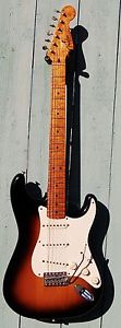 1982 USA Fender AVRI '57 Stratocaster guitar  V0008XX  Flame neck Fullerton