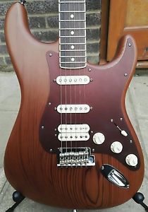 Fender stratocaster USA Redwood body