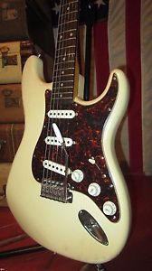 Circa 1984 Fender '72 Reissue Stratocaster Electric Guitar White MIJ w/ Gigbag
