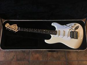 Fender Squier Stratocaster SQ 3 Bolt Made In Japan w/ Case MIJ Rare Circa 1983