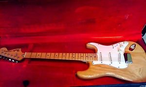 Fender Stratocaster 1974 USA vintage +  fender 1967 Stratocaster case (HSC£2700)