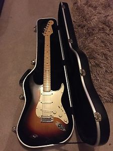 Fender USA Stratocaster Electric Guitar Sunburst Maple Neck Inc Hardcase
