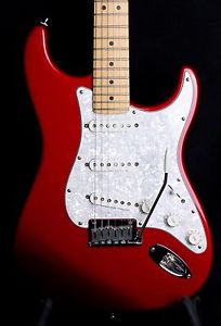 2000 FENDER ROAD HOUSE STRATOCASTER CANDY APPLE RED, MINT w/ OHSC & HANG TAG!