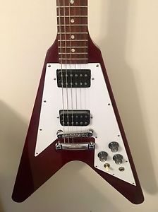 Gibson flying v Gloss Cherry Finish With Hard shell Case