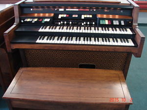 HAMMOND ORGAN R-124 BENCH BASS PEDALS, 2 SPEED LESLIE SPEAKER, VIDEO, SERVICED