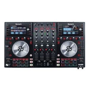 Numark NV USB MIDI Controller 4 deck con scheda audio 24-bit 2 display a colori