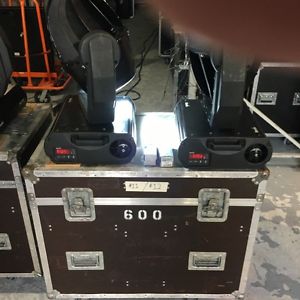 MAC 600 Wash Intelligent Lighting, extra bulb, plus road case. group 1