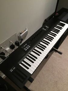 Native Instruments Komplete Kontrol S61 Keyboard