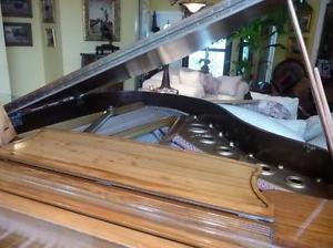 WISSNER NEW YORK ANTIQUE BABY GRAND PIANO W/ BENCH FROM 1940 Lot 14001