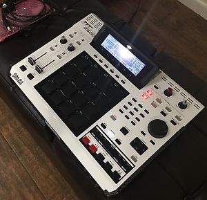 AKAI MPC 2500 Limited Edition Near Mint Condition with Extras