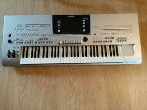 YAMAHA TYROS 3 inkl Notenhalter aus Glas, Netzteil und Anleitung