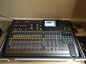 Behringer X-32 Digital Mixing Console with Case (Mixer w/ Motorized Faders)