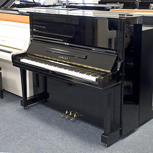 Yamaha Klavier U3 mit Sostenuto, inkl. Klavierbank, BJ. 1989, inkl. Transp.