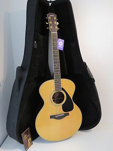 Yamaha L Series LJ16 Jumbo Acoustic Guitar with Case