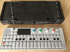 Op-1 Teenage Engineering Synthesizer Drumcomputer