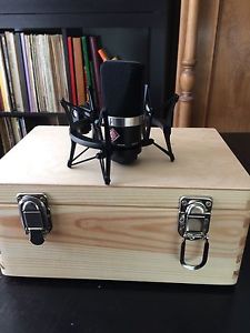 Neumann TLM 102 großmembran kondensator Mikrofon Inkl. Mikrofonspinne + Holzcase