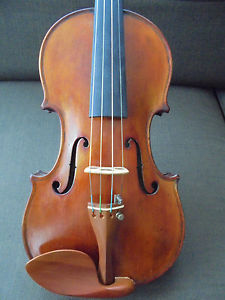 OLD VIOLIN