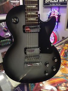 Gibson Les Paul Studio USA Made 70s Tribute Deluxe Silverburst Marked Down  40%