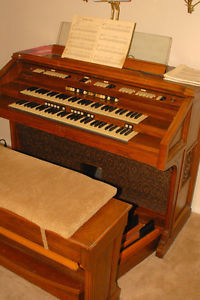 REDUCED Hammond Model 820 Organ w/ 32 note AGO Pedalboard