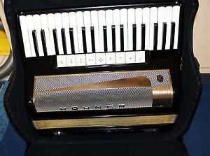 HOHNER Akkordeon 4-chörig, 96 Bässe, Klappenbeläge und Tastenfilze neu