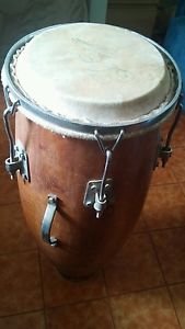 Quinto conga appartenuto a Gregorio Hernandez (El Goyo) enterizo AUTOGRAFATO