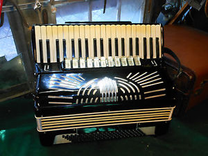 Vintage Masterfonic Italian Accordion w/Case - 41 Key 11+3 Switches Super Cllean