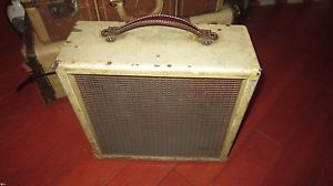 Vintage Circa 1965 Gibson GA-5 Skylark Electric Guitar Amplifier White Tolex