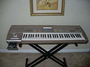 Korg Triton Studio 61 keys workstation synthesizer with CD burner/ Great/ Clean