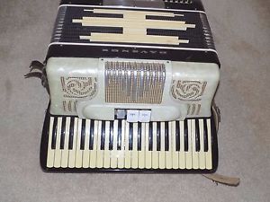 Vintage Davinci Accordion with Original Case--Made In Italy