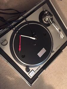 Pair Of technics 1200mkII TURNTABLES