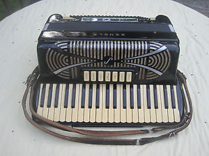 Accordion,Accordian Sonola SS7 diamond with case