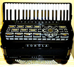 SONOLA ACADEMY 2 PIANO ACCORDION-WITH QUALITY HARD CASE-IN:VERY GOOD CONDITION!