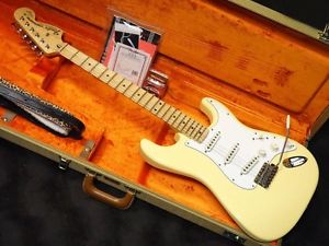 Fender Yngwie Malmsteen Stratocaster Scalloped Maple Fingerboard Vintage White