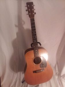 1977 Martin D28  with hard case