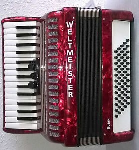 Weltmeister Rubin Akkordeon 30/60/II/3 mit Koffer