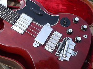 1962 GIBSON EB-3 BASS, EXCELLENT CONDITION WITH HANGTAGS, IN ORIGINAL BROWN CASE