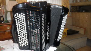 Großes Chromatisches  Akkordeon Piermaria Stage I mit Elektronikeinbau